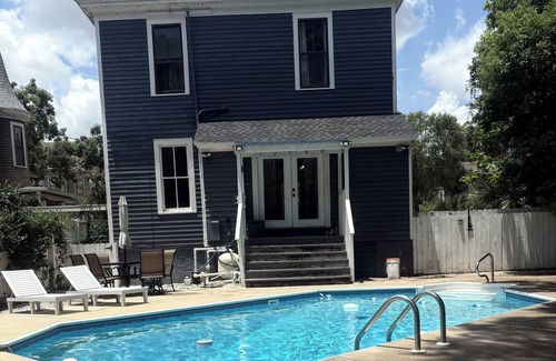 South Pensacola House | Heritage Hideaway- 5bed/3.5bath nHistorical house with modern amenities