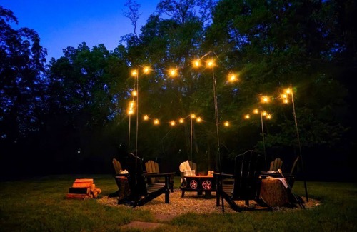 Westerville House | ★Heritage Hideaway★ Hot Tub ★ 4 King Beds & 5 Bunks★ Sleeps 14 Alum Creek access
