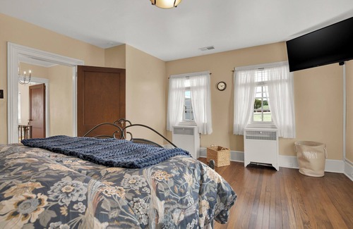 Ligonier House | Heritage House - Charming Historic Home