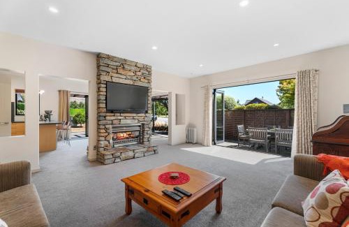 Wanaka House | Heritage Villa 10 - Wanaka Holiday Home