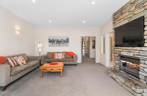 Wanaka House | Heritage Villa 10 - Wanaka Holiday Home