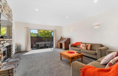 Wanaka House | Heritage Villa 10 - Wanaka Holiday Home