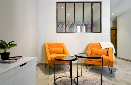 Annecy Old Town Apartment | Hermès vieille ville romantique