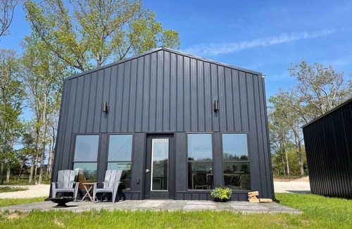 Mount Sterling House | Hermann Modern Lakeside Cabin (Cabin 2)