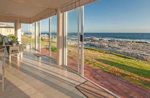 Hermanus House | HERMANUS Haven, entire home with private pool, on the sea