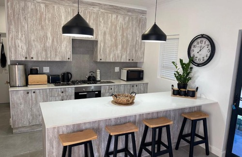 Sandbaai House | Hermanus Holiday Home