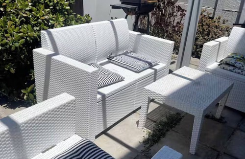 Bloubergstrand Apartment | HERMISERVE VILLA. A Lovely 2-bedroom apartment with WiFi in Cape Town