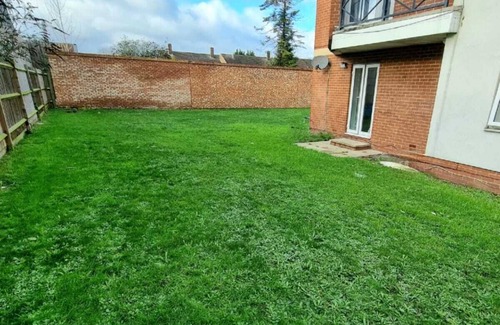 Abbey Wood Apartment | Hermitage apartment Abbey Wood London,Family friendly, free parking garden view