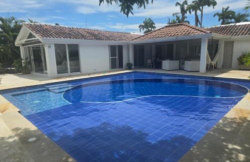 Girardot Villa | Hermosa casa en condominio campestre el peñon