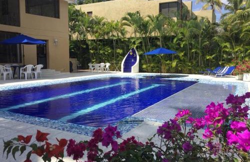 Girardot House | HERMOSA CASAQUINTA FAMILIAR CONDOMINIO CAMPESTRE EL PEÑON Piscina Privada Campo de Golf