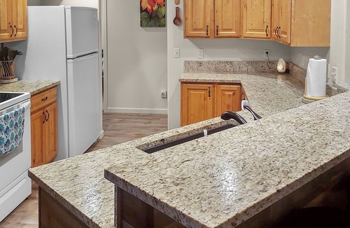 Montrose House | Hermosa Haven Winter Wonderland