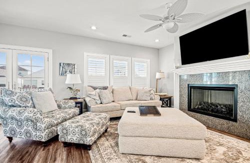 Crescent Beach House | Hermosa Villa