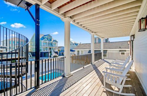 Crescent Beach House | Hermosa Villa