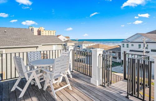 Crescent Beach House | Hermosa Villa