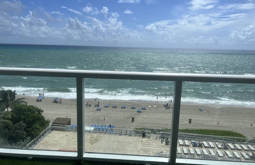 Sunny Isles Beach Apartment | HERMOSO estudio frente al mar con balcon