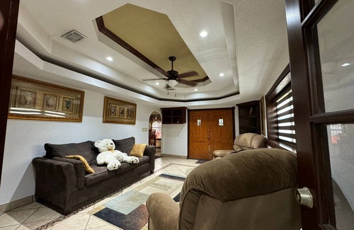 Mission House | HERMOSO HOGAR PARA SU ESTANCIA !