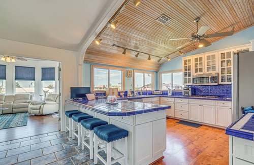 Spring Hill House | Hernando Beach Home on Dolphin Cove: Dock & Kayaks