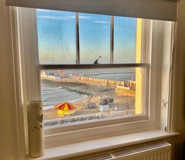 Herne Bay Apartment | Herne Bay Penthouse Breathtaking Sea & Pier Views!