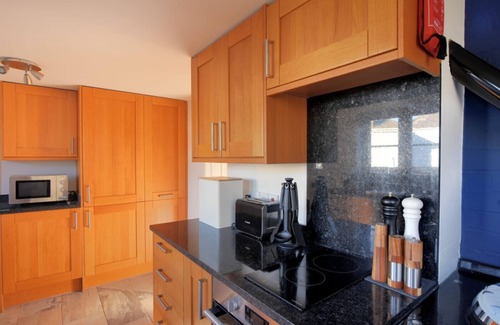 Lyme Regis Cottage | HERNELEE COTTAGE, pet friendly, country holiday cottage in Lyme Regis