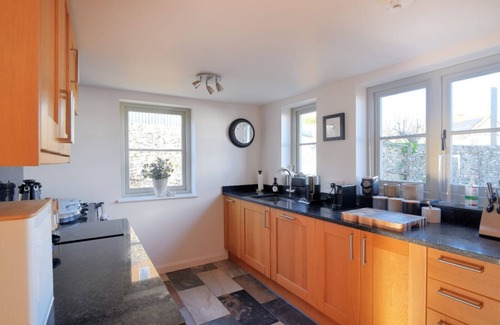 Lyme Regis Cottage | HERNELEE COTTAGE, pet friendly, country holiday cottage in Lyme Regis