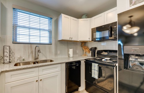 Rockport Cottage | ‘Heron Bay Cottage’ w/Patio in Rockport!