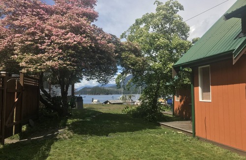 Sechelt Cabin | Heron Cabin on the water with beach access