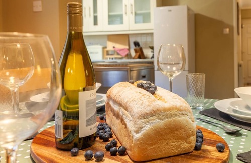 Castle Acre Apartment | Heron Cottage - sleeps 4 guests in 2 bedrooms