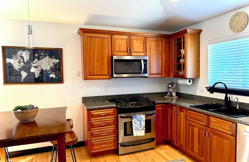 West Hills House | Heron Hideaway – Stylish Puget Sound Getaway with Private Beach Access