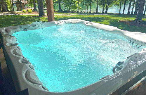 Huddleston House | Heron Point - Amazing Property with Breathtaking Water Views - Luxury Hot Tub!