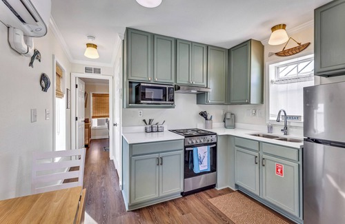 Pass Christian Cottage | Heron's Nest Beach Cottage Pass Christian - Walk to Beach and Downtown!
