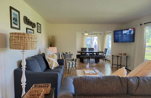 Paw Paw Lake House | Heron's Nest I Paw Paw Lake Cottages I Chicago #7