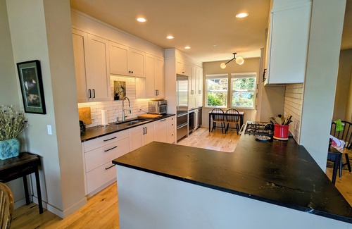 Port Ludlow House | Heron's Nest is a waterfront spectacular 3-bedroom townhome in Port Ludlow