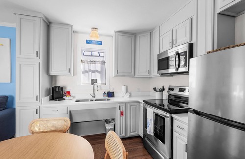 Pass Christian Cottage | Heron's Nest Two Beach Cottage Pass Christian - Walk to Beach and Downtown!