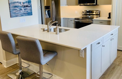 Saanichton House | Heron's Retreat - Spectacular Beachfront 1-Bedroom Suite