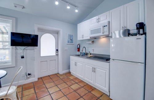 Uptown - Upper Duval House | Heron Suite - Southernmost Sanctuary