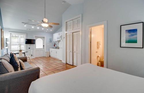 Uptown - Upper Duval House | Heron Suite - Southernmost Sanctuary