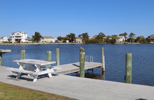 Nags Head Apartment | Herring Hideaway 1 Queen Standard Fin N Feather