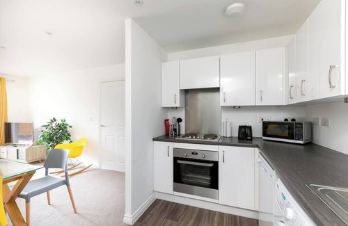 Hertford Apartment | Hertford Modern 2-Bedroom Flat Full Furnished TV 2 Bathrooms Full Kitchen
