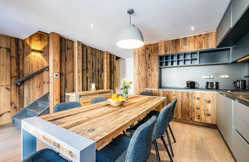 Argentiere Ski Chalet | HERZOG - Modern chalet with fireplace & hot tub