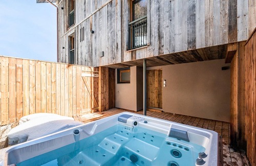 Argentiere Ski Chalet | HERZOG - Modern chalet with fireplace & hot tub