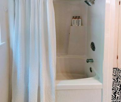 Cleveland House | Hester Gap - wineries, AT hiking + Dahlonega/Helen