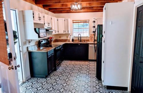 Cleveland House | Hester Gap - wineries, AT hiking + Dahlonega/Helen