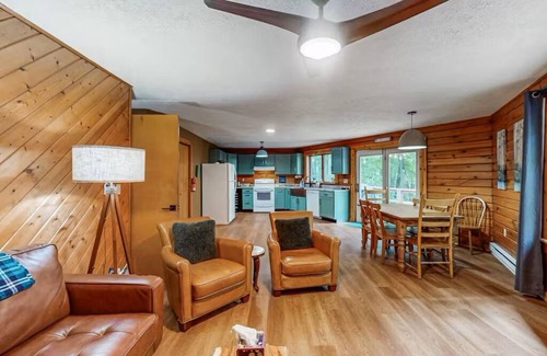 Swanton Cabin | Hexagonal log cabin in the woods with view of lake!