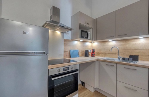 Secteur 1 Apartment | #HG | Beautiful T2 renovated in the hyper center, facing train station 🚅