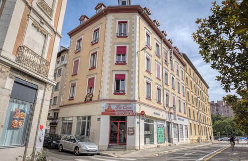 Secteur 1 Apartment | #HG | Beautiful T2 renovated in the hyper center, facing train station 🚅