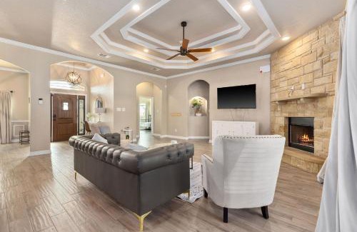 Killeen House | HH 7BD Home Family Group Friendly Parking for 9 - Professionally Managed By Stay Albatross