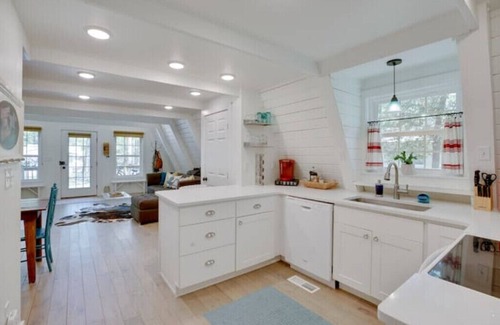 Ocean Pines Cabin | hi-A-tus A-frame in Ocean Pines with access to 5 pools and 10min to beaches! nnn
