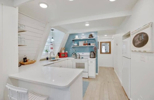 Ocean Pines Cabin | hi-A-tus A-frame in Ocean Pines with access to 5 pools and 10min to beaches! nnn