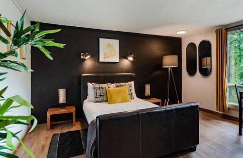 Sainte-Lucie-des-Laurentides Apartment | HILDA'S NEST-Lake/ Spa/ Nature