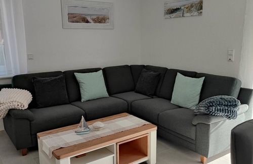 Hilgenriedersiel House | High-quality 100sqm vacation home for 6 people with fireplace and garden directly on the dike